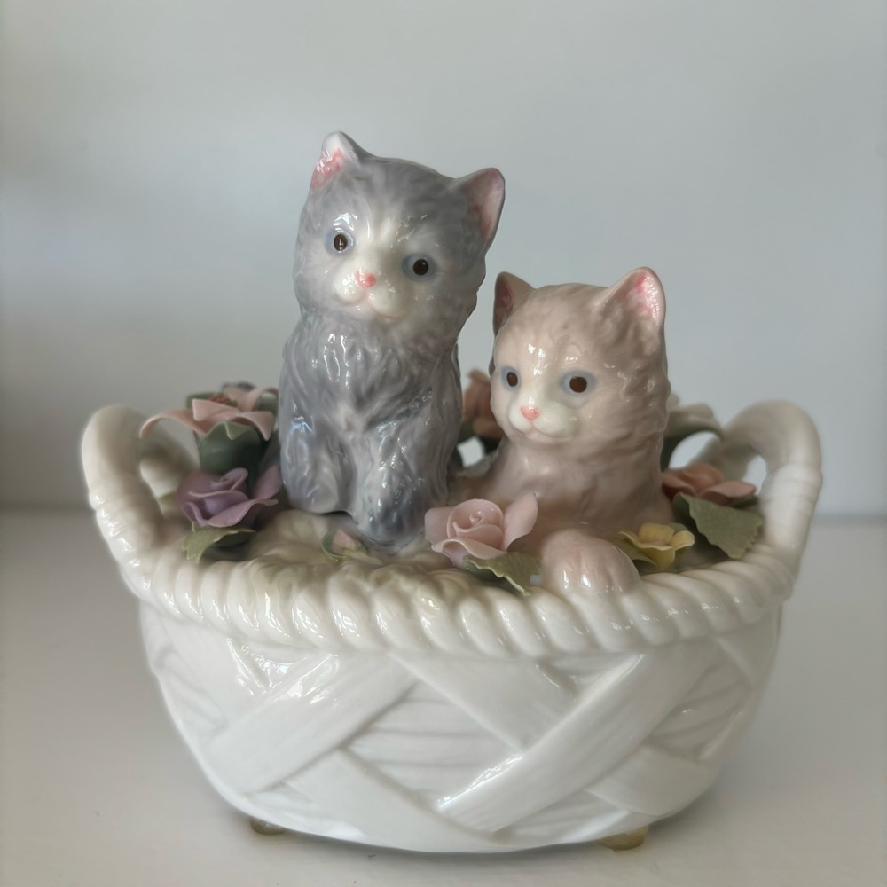 Vintage Porcelain Cat Kitten Floral Garden Music Box